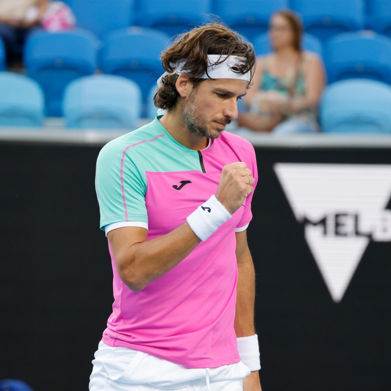 Ostatní doplňky JOMA – sportovní potítka, lahve, vesty a další praktické doplňky